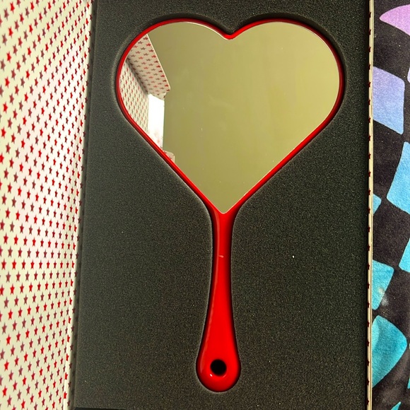 ✨🆕RARE!Trixie Cosmetics x Katya Red Handheld Heart Mirror!BNIB!NEVER USED!RARE!✨ - Picture 14 of 14